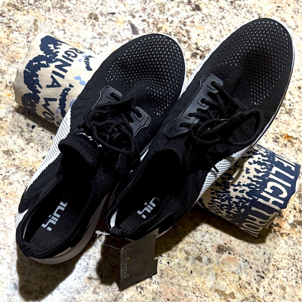 Hind Men's Black and White Knit Sneakers